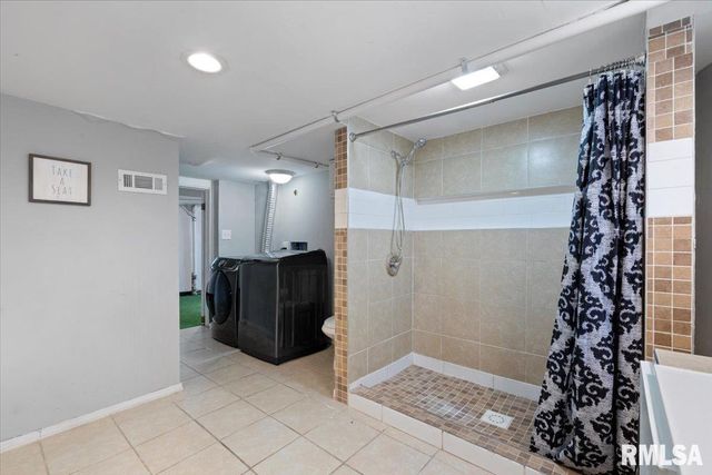 1035 17th Avenue, Rock Island, IL 61021