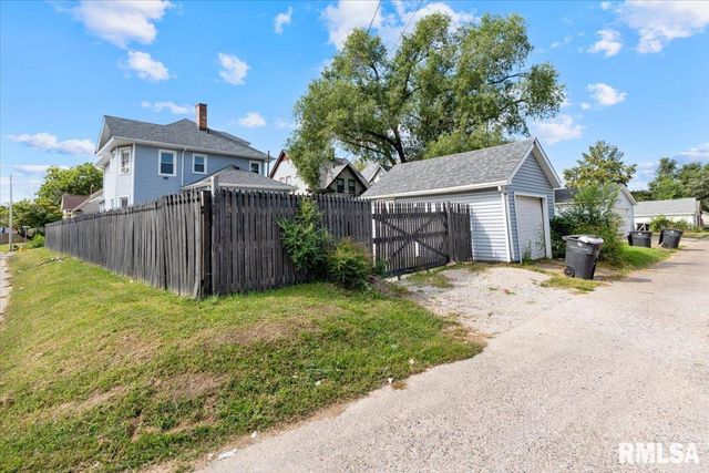 1035 17th Avenue, Rock Island, IL 61021