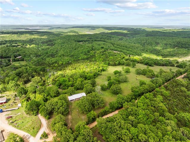 4 Shady Knoll Lane, Yellville, AR 72687