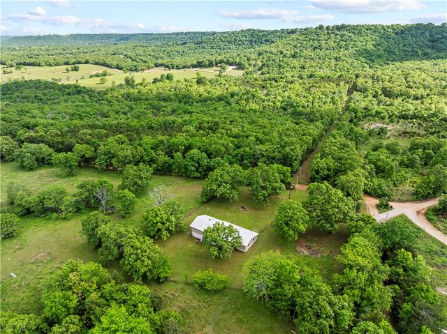 4 Shady Knoll Lane, Yellville, AR 72687