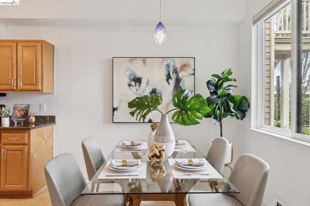 71 Lakeshore Ct, Richmond, CA 94804