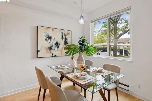 71 Lakeshore Ct, Richmond, CA 94804