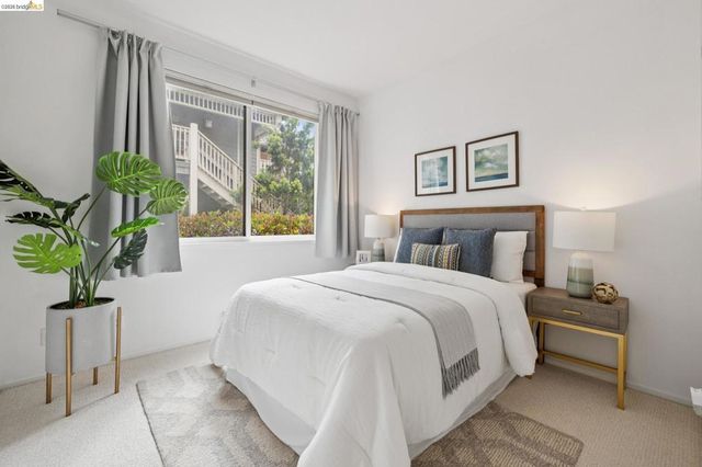 71 Lakeshore Ct, Richmond, CA 94804