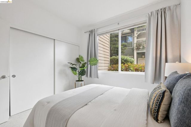 71 Lakeshore Ct, Richmond, CA 94804