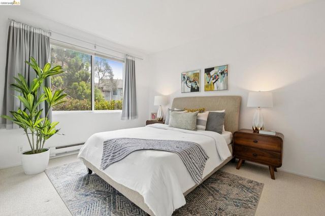 71 Lakeshore Ct, Richmond, CA 94804