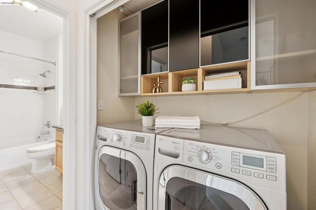 71 Lakeshore Ct, Richmond, CA 94804