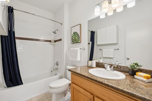 71 Lakeshore Ct, Richmond, CA 94804