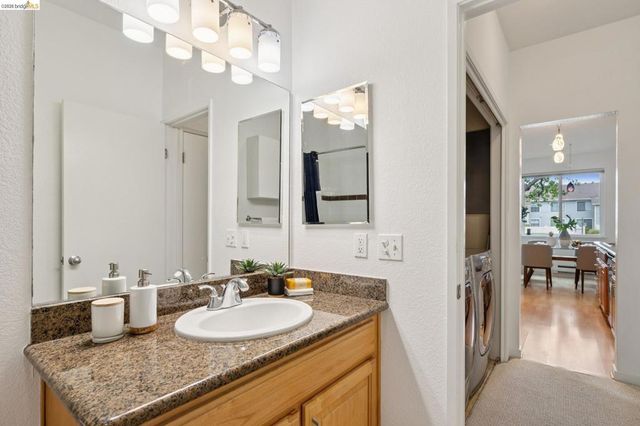 71 Lakeshore Ct, Richmond, CA 94804