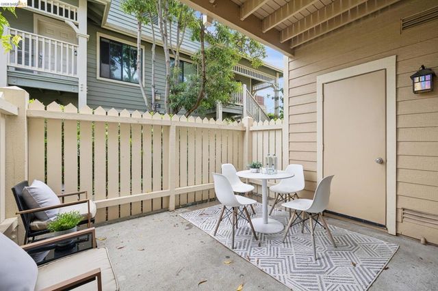 71 Lakeshore Ct, Richmond, CA 94804