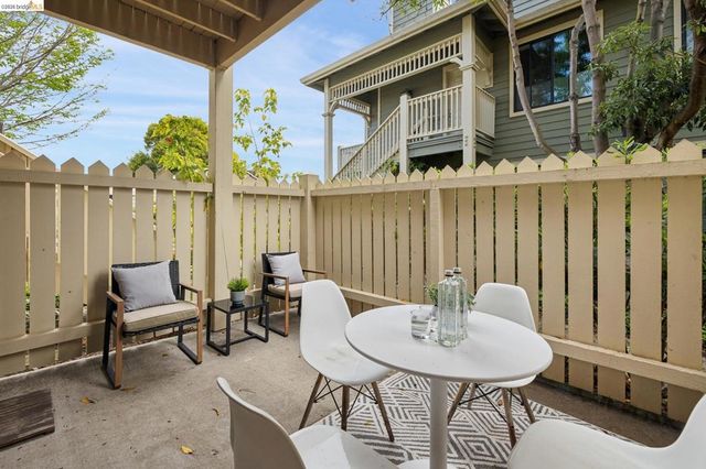 71 Lakeshore Ct, Richmond, CA 94804