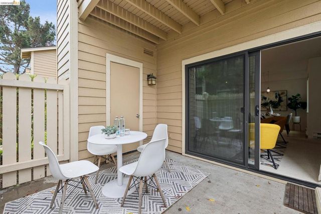 71 Lakeshore Ct, Richmond, CA 94804