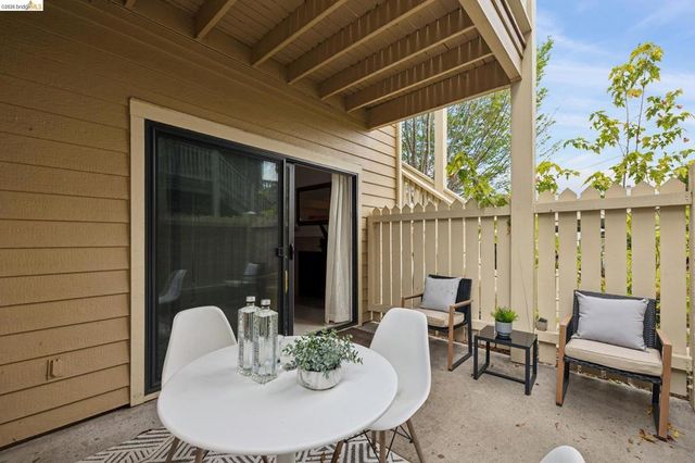 71 Lakeshore Ct, Richmond, CA 94804