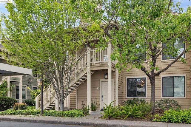 71 Lakeshore Ct, Richmond, CA 94804