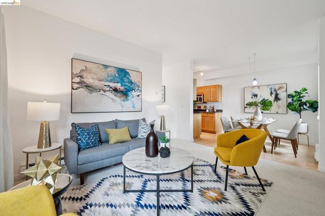 71 Lakeshore Ct, Richmond, CA 94804