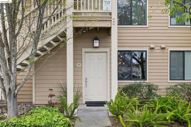 71 Lakeshore Ct, Richmond, CA 94804