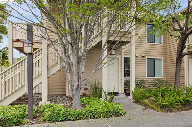 71 Lakeshore Ct, Richmond, CA 94804