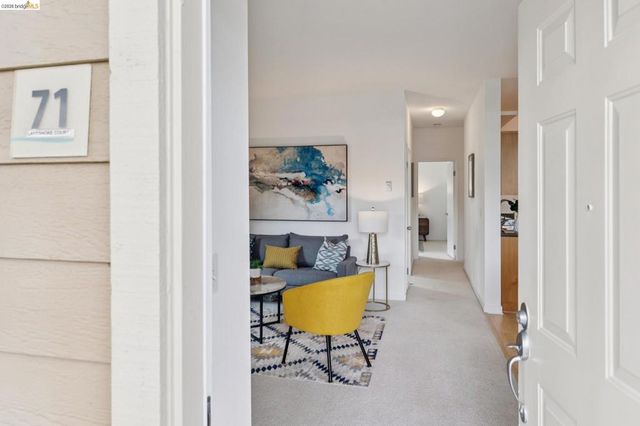 71 Lakeshore Ct, Richmond, CA 94804