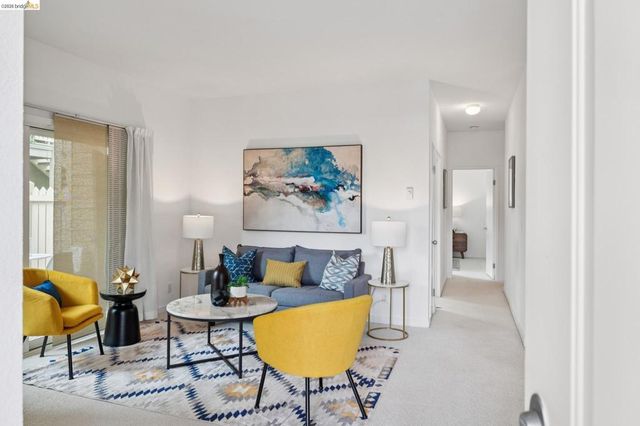 71 Lakeshore Ct, Richmond, CA 94804