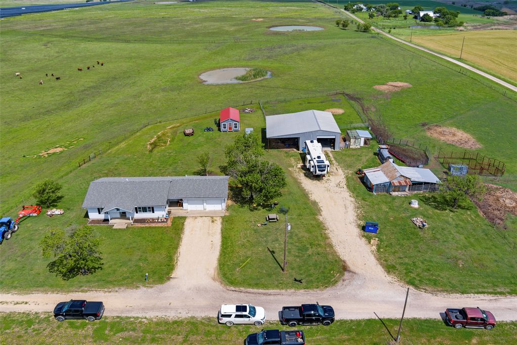 333 Hcr 3225, Penelope, TX 76676