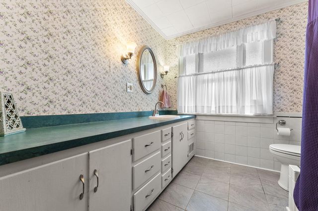 158 S Greenwich Street, Valparaiso, IN 46383