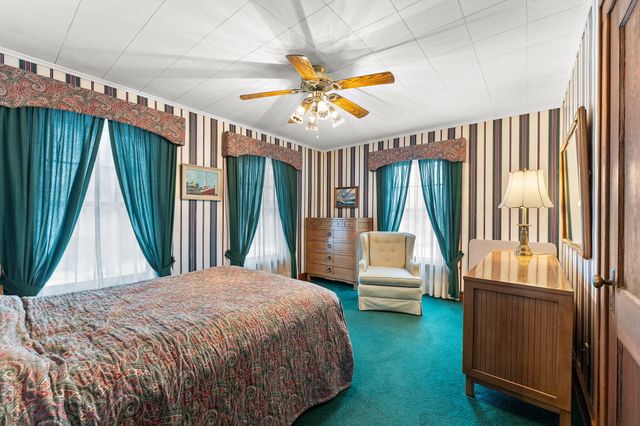 158 S Greenwich Street, Valparaiso, IN 46383