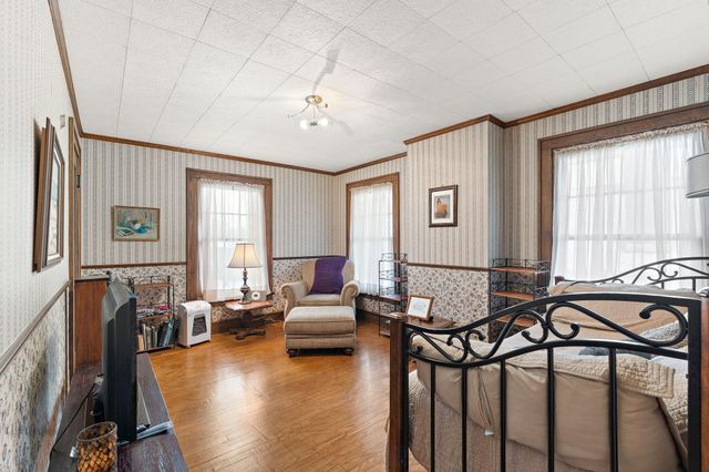 158 S Greenwich Street, Valparaiso, IN 46383