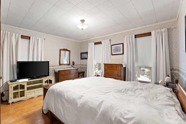 158 S Greenwich Street, Valparaiso, IN 46383