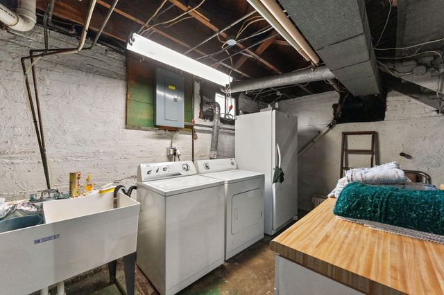 158 S Greenwich Street, Valparaiso, IN 46383