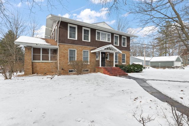 158 S Greenwich Street, Valparaiso, IN 46383