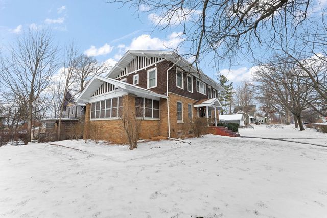 158 S Greenwich Street, Valparaiso, IN 46383