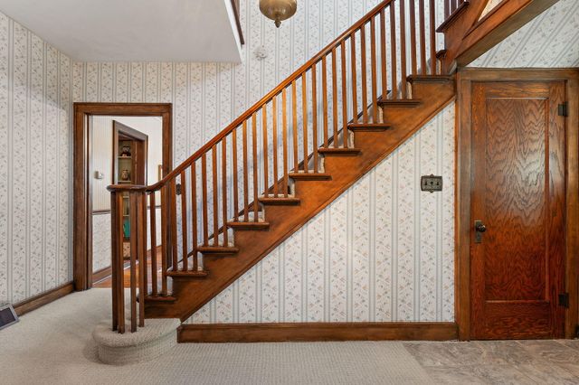 158 S Greenwich Street, Valparaiso, IN 46383