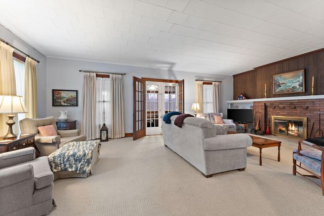 158 S Greenwich Street, Valparaiso, IN 46383