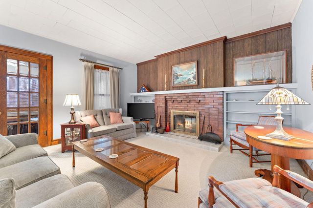 158 S Greenwich Street, Valparaiso, IN 46383