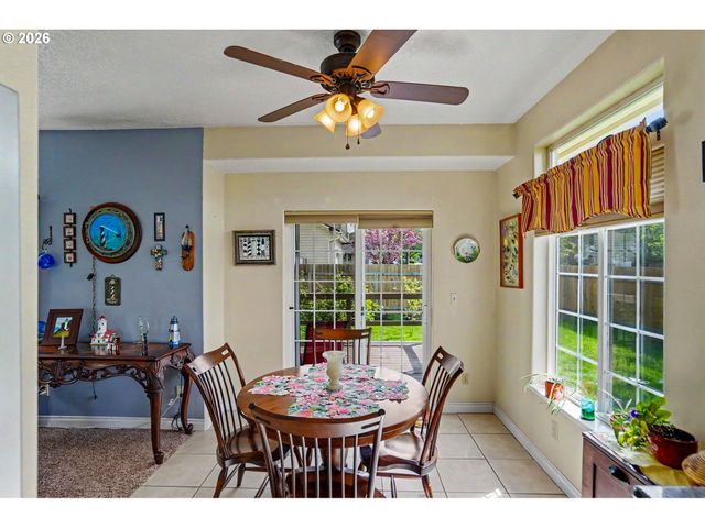 860 N 2ND St, Silverton, OR 97381