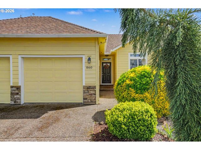 860 N 2ND St, Silverton, OR 97381