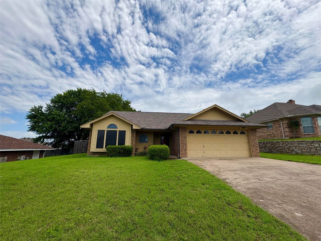 1404 Westwood Drive, Weatherford, TX 76086