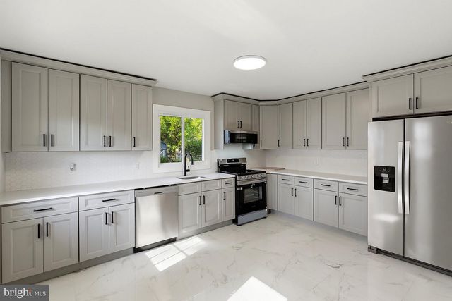 26 W 2ND ST, Florence, NJ 08518