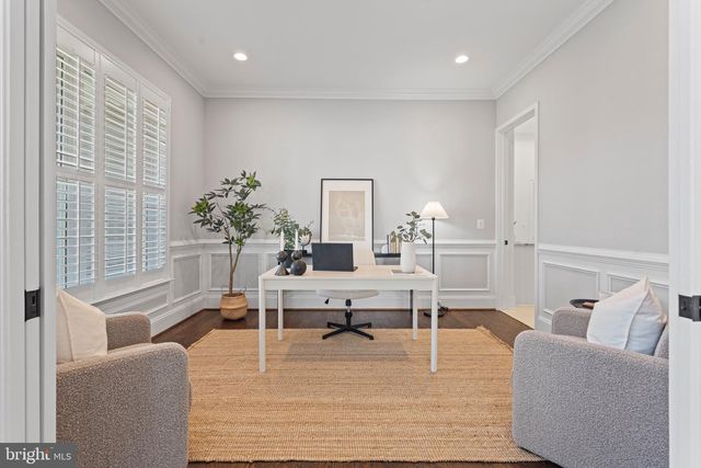 7606 LEONARD DR, Falls Church, VA 22043