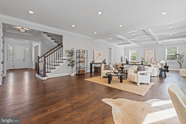 7606 LEONARD DR, Falls Church, VA 22043