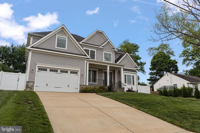 7606 LEONARD DR, Falls Church, VA 22043