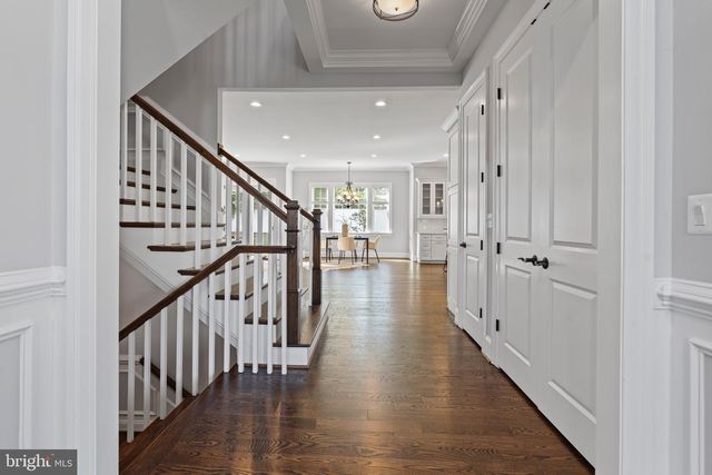 7606 LEONARD DR, Falls Church, VA 22043