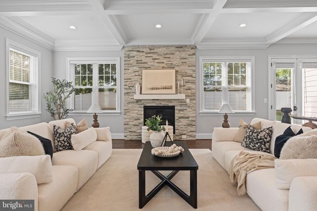 7606 LEONARD DR, Falls Church, VA 22043