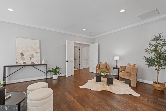 7606 LEONARD DR, Falls Church, VA 22043