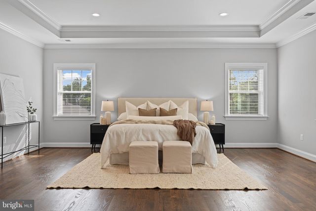 7606 LEONARD DR, Falls Church, VA 22043