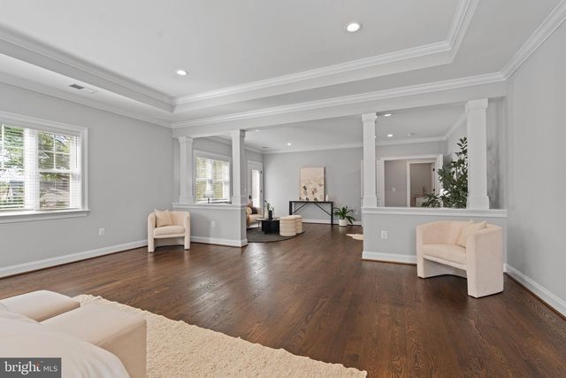 7606 LEONARD DR, Falls Church, VA 22043