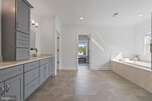 7606 LEONARD DR, Falls Church, VA 22043