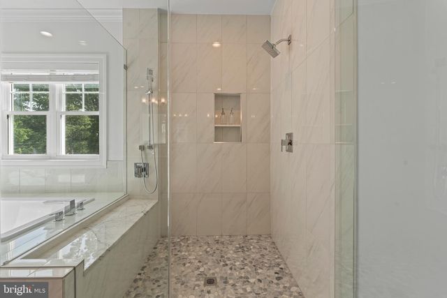 7606 LEONARD DR, Falls Church, VA 22043