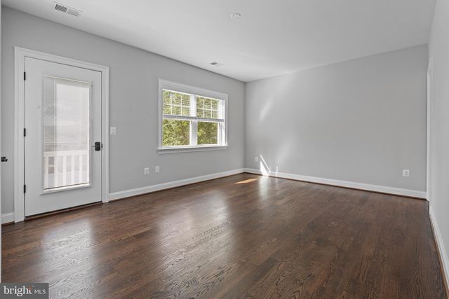 7606 LEONARD DR, Falls Church, VA 22043