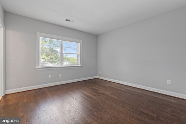 7606 LEONARD DR, Falls Church, VA 22043