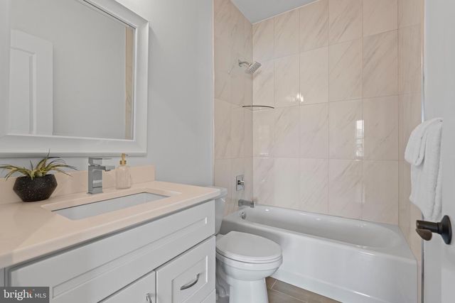 7606 LEONARD DR, Falls Church, VA 22043